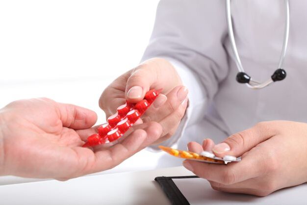 Doctor prescribes medication to treat osteochondrosis